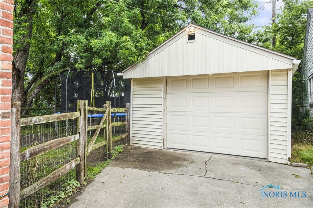 3826 Elmhurst Road Toledo, OH 43613 - Photo 5 of 37 Gallery Image 5