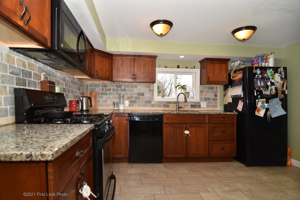 38 Milton Road Warwick, RI 02888 - Photo 8 of 28 Gallery Image 8