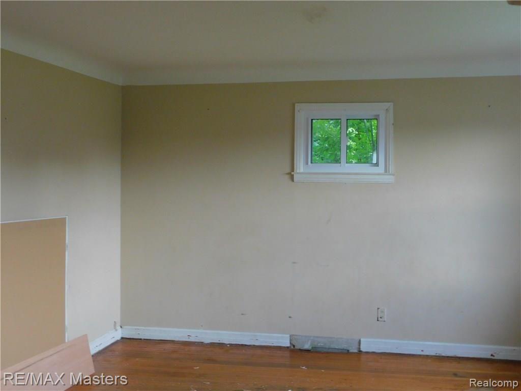 12015 Telegraph Road Carleton, MI 48117 - Photo 4 of 16 DSCN0037.JPG