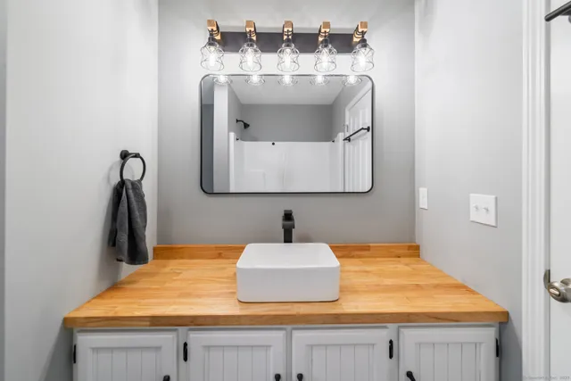 $599,999 | 541 Judd Road, Southbury, CT 06488