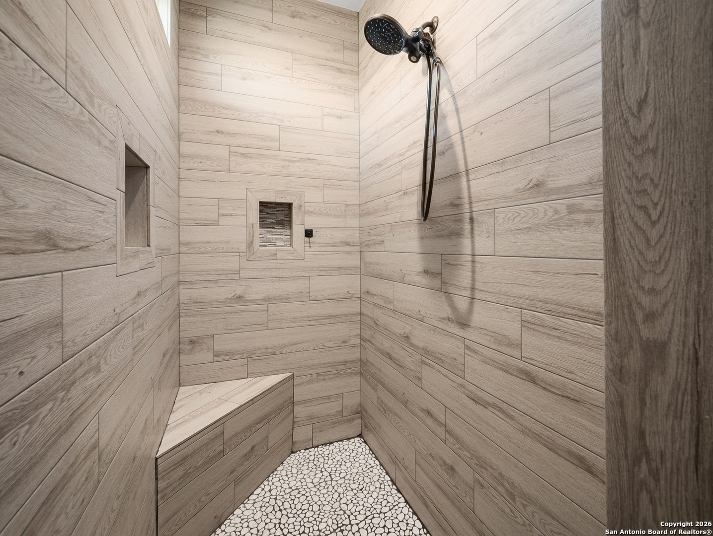 1712 Vista View Drive Pleasanton, TX 78064 - Photo 21 of 37 a bathroom with a shower