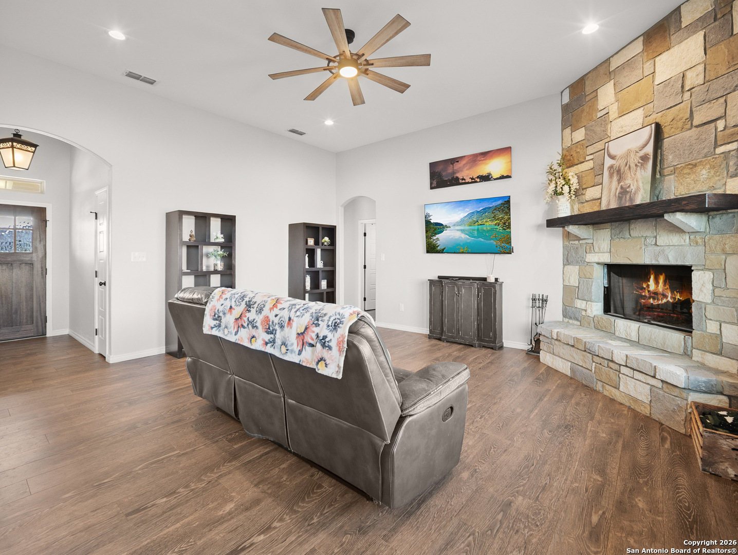 1712 Vista View Drive Pleasanton, TX 78064 - Photo 8 of 37 a living room with furniture and a fireplace