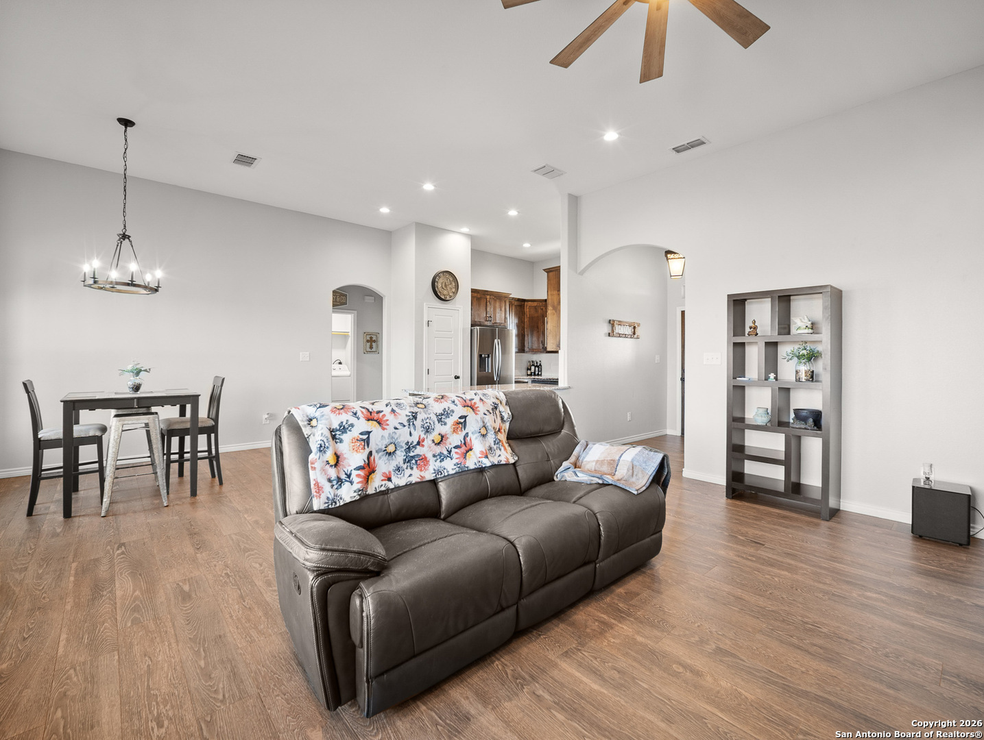 1712 Vista View Drive Pleasanton, TX 78064 - Photo 9 of 37 a living room with furniture and wooden floor