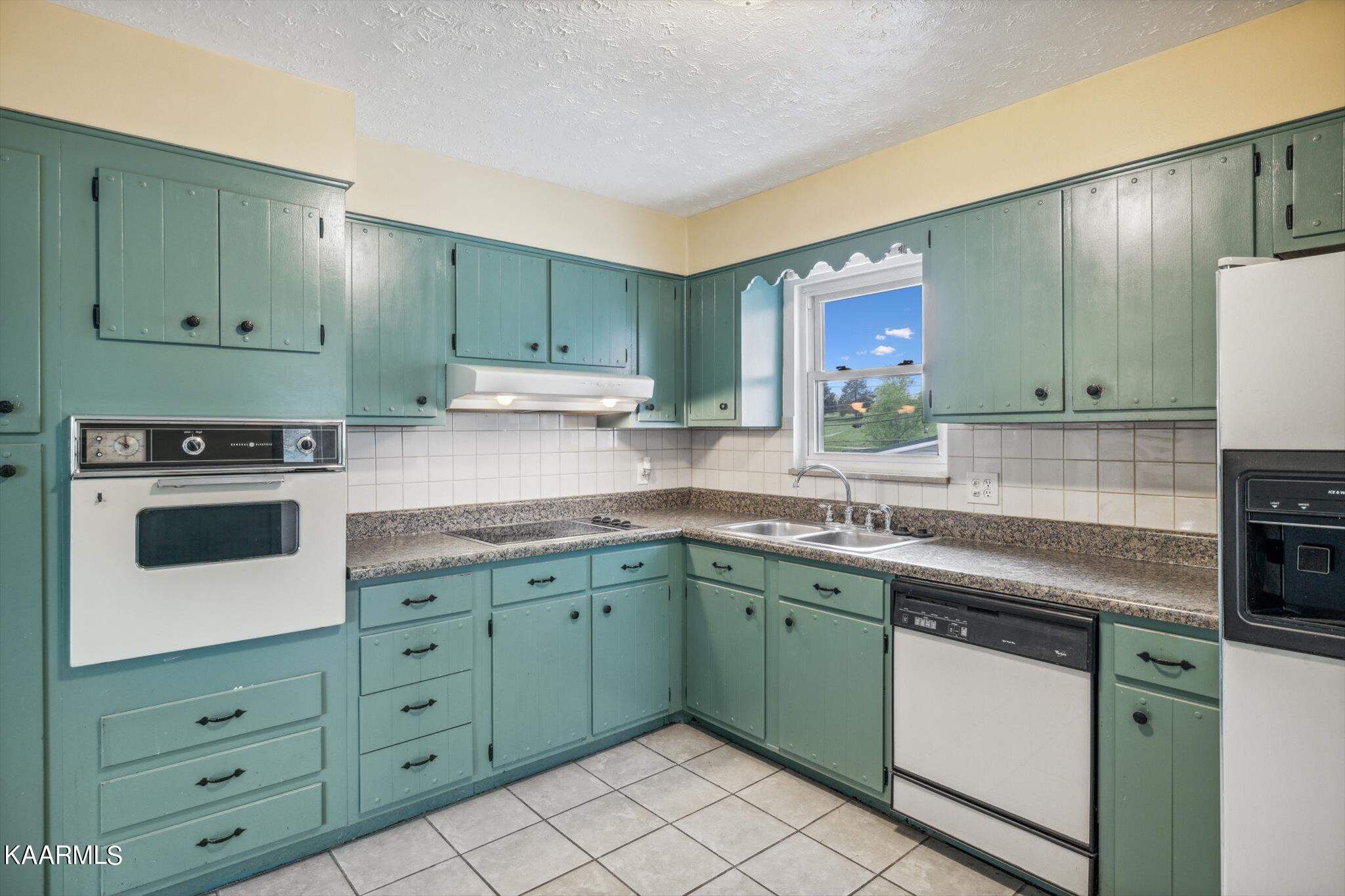 7001 Washington Pike Corryton, TN 37721 - Photo 15 of 33 15. Unit two kitchen