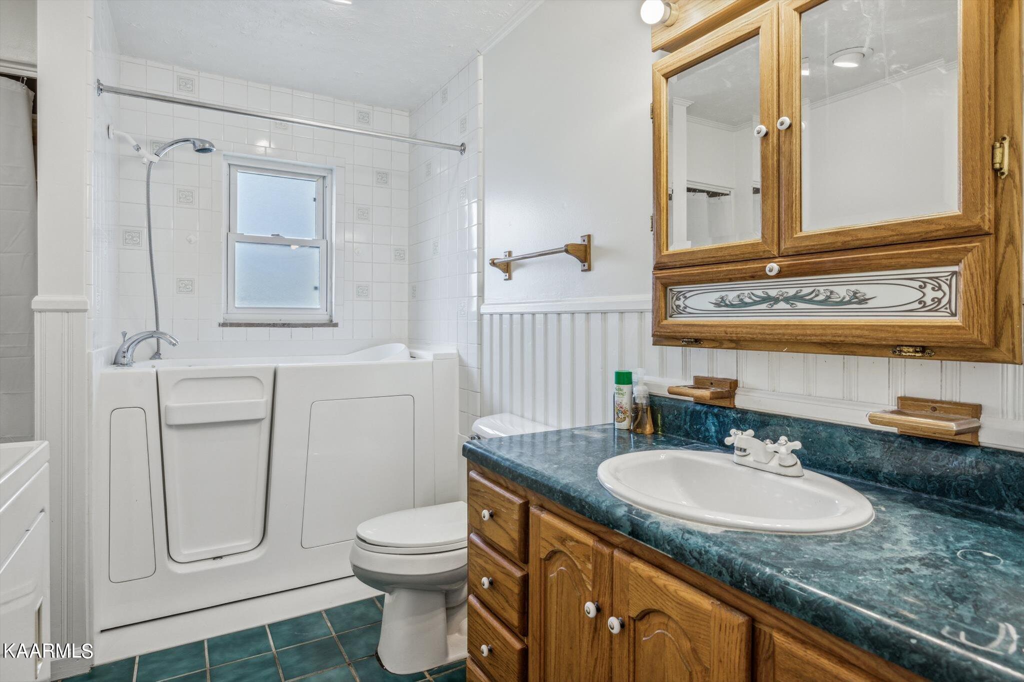 7001 Washington Pike Corryton, TN 37721 - Photo 18 of 33 18. Unit two bathroom