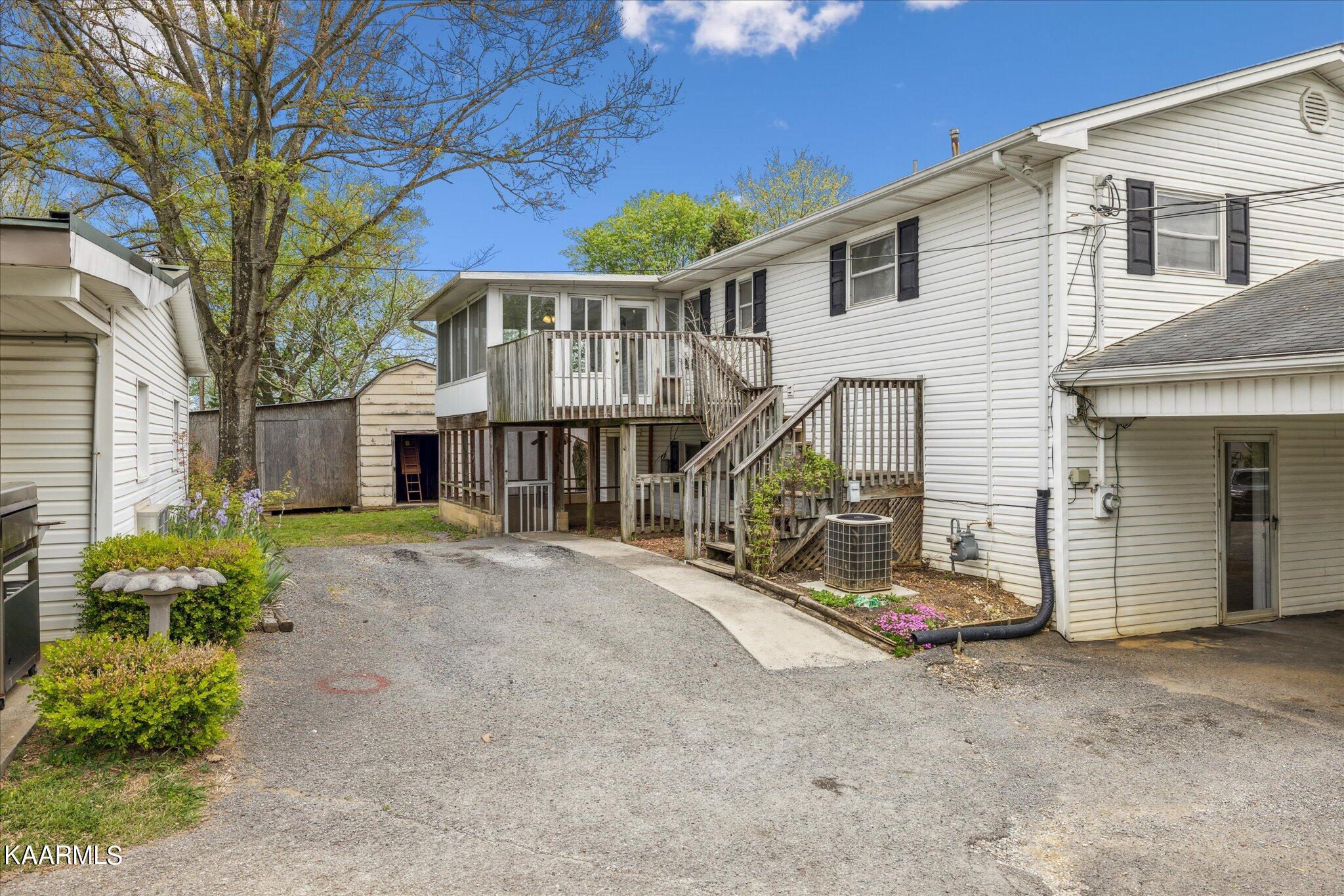 7001 Washington Pike Corryton, TN 37721 - Photo 3 of 33 3. House Back