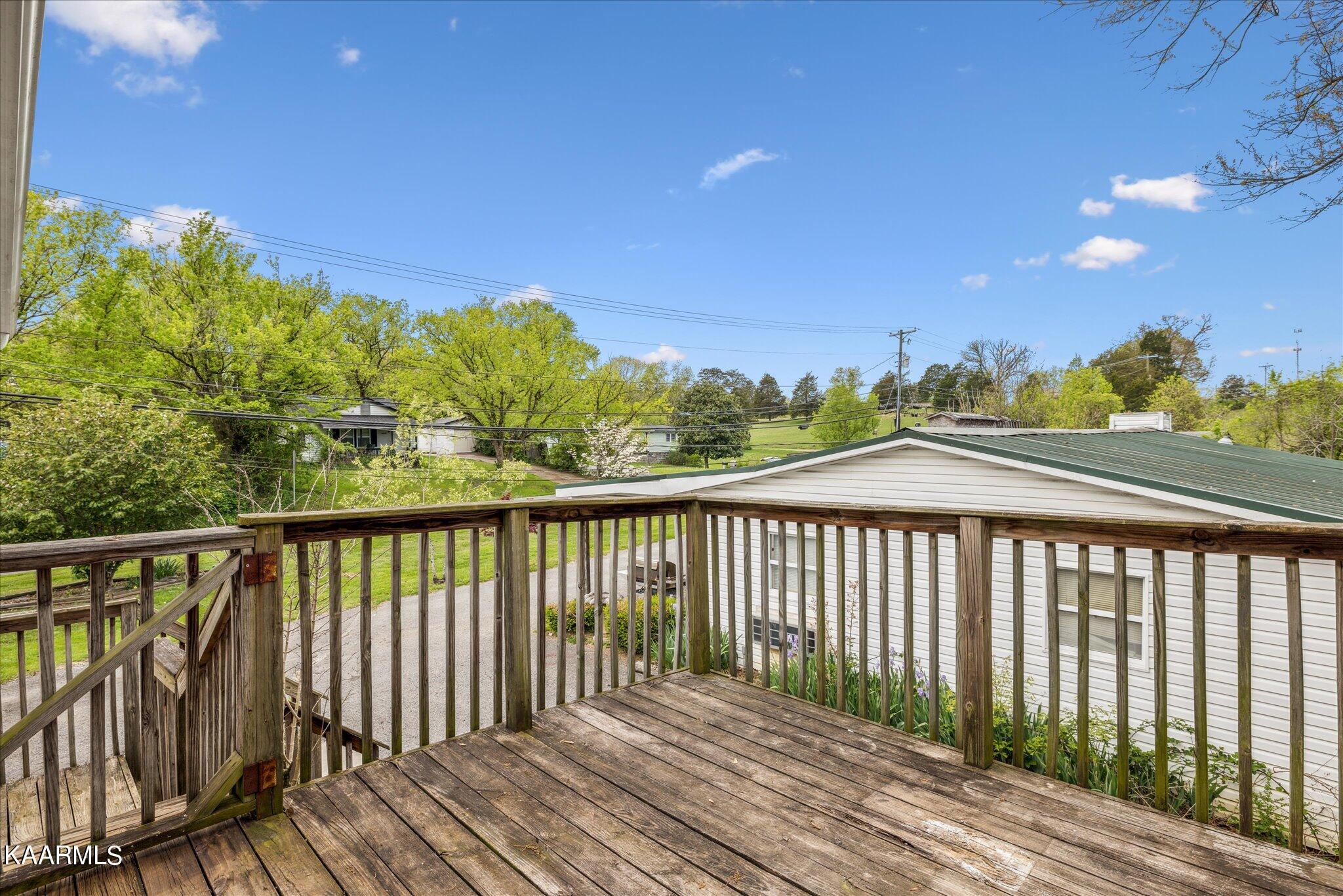 7001 Washington Pike Corryton, TN 37721 - Photo 4 of 33 4. Deck