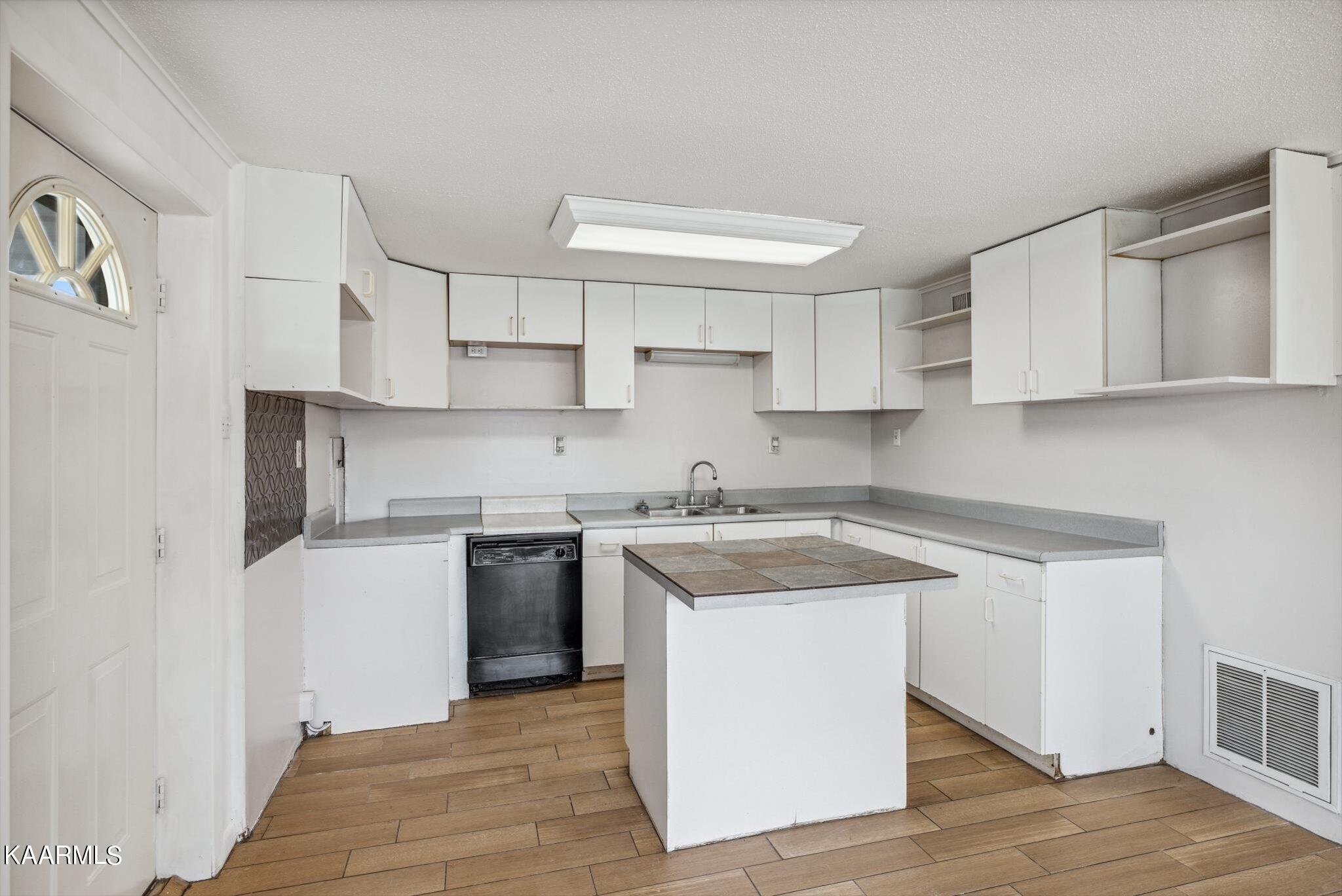 7001 Washington Pike Corryton, TN 37721 - Photo 7 of 33 7. Unit One kitchen