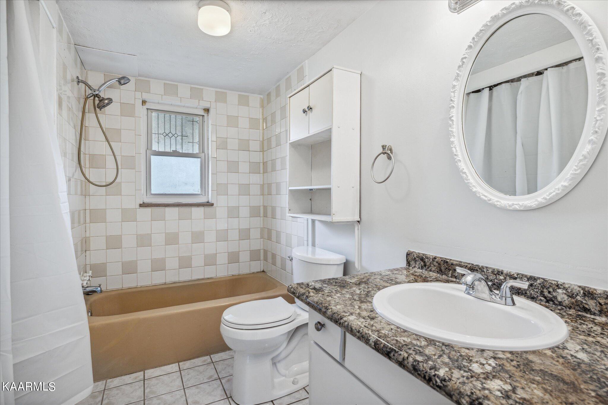 7001 Washington Pike Corryton, TN 37721 - Photo 8 of 33 8. Unit one bath