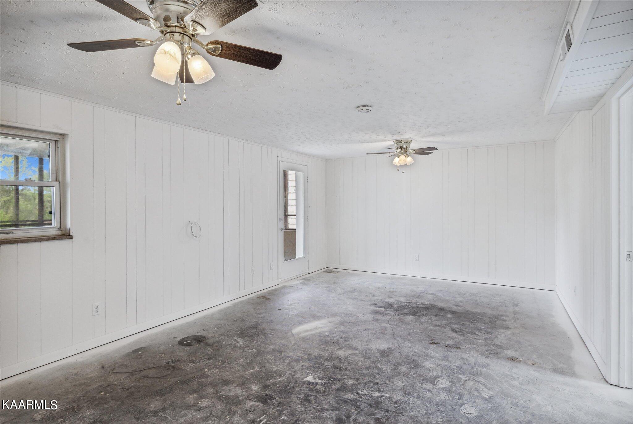 7001 Washington Pike Corryton, TN 37721 - Photo 9 of 33 9. Unit one bedroom one