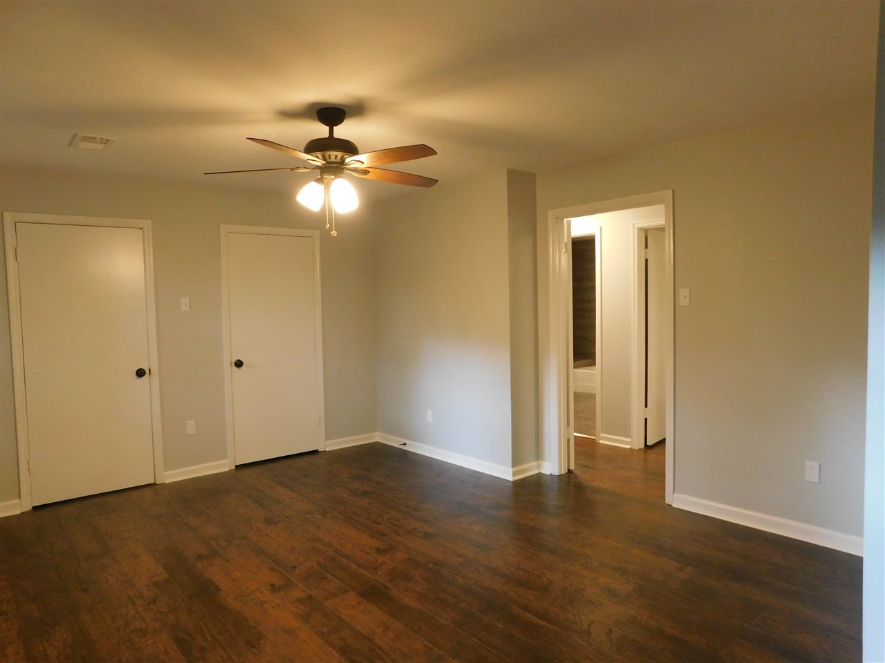 4567 Flamingo Road Memphis, TN 38117 - Photo 21 of 25 Another view of the huge upstairs bedroom. Has double closets.