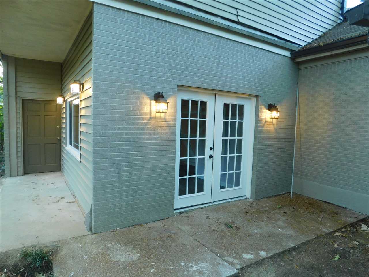4567 Flamingo Road Memphis, TN 38117 - Photo 24 of 25 Two patios for your enjoyment.