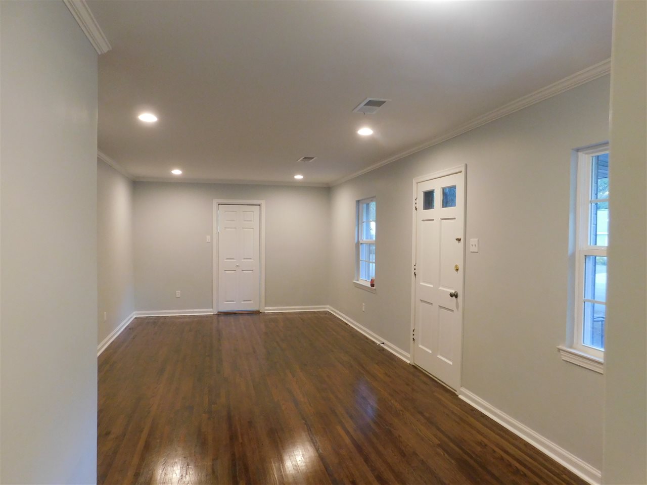 4567 Flamingo Road Memphis, TN 38117 - Photo 4 of 25 Through the doors is the Laundry Room.