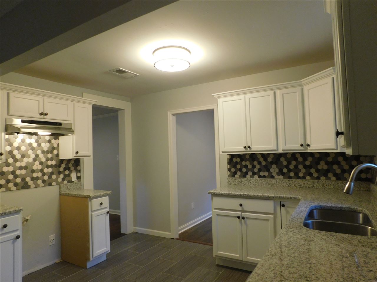 4567 Flamingo Road Memphis, TN 38117 - Photo 8 of 25 Gas or Electric Cooking.
