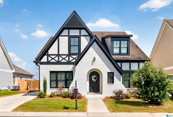 $399,900 | 5008 Hawthorne Place, Chelsea, AL 35043