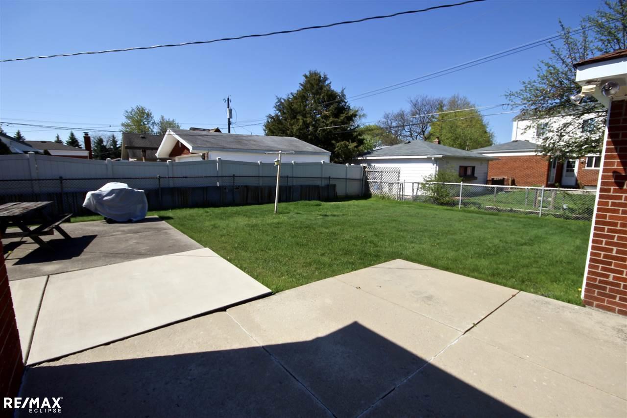 30053 Hayes Road Warren, MI 48088 - Photo 26 of 32 31289722-25.JPG