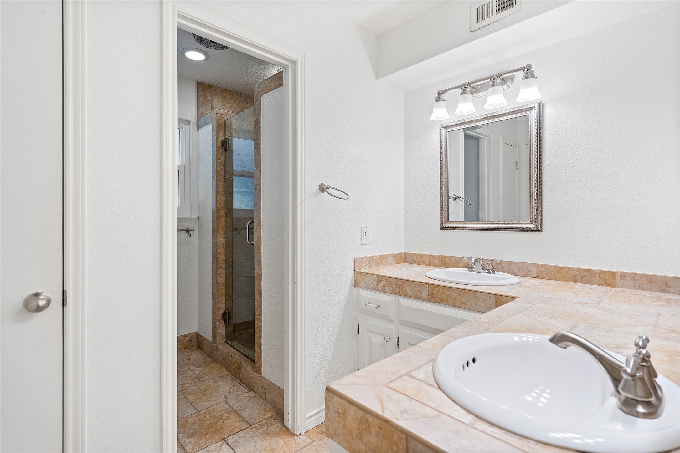 6906 One Oak Road Austin, TX 78749 - Photo 17 of 39