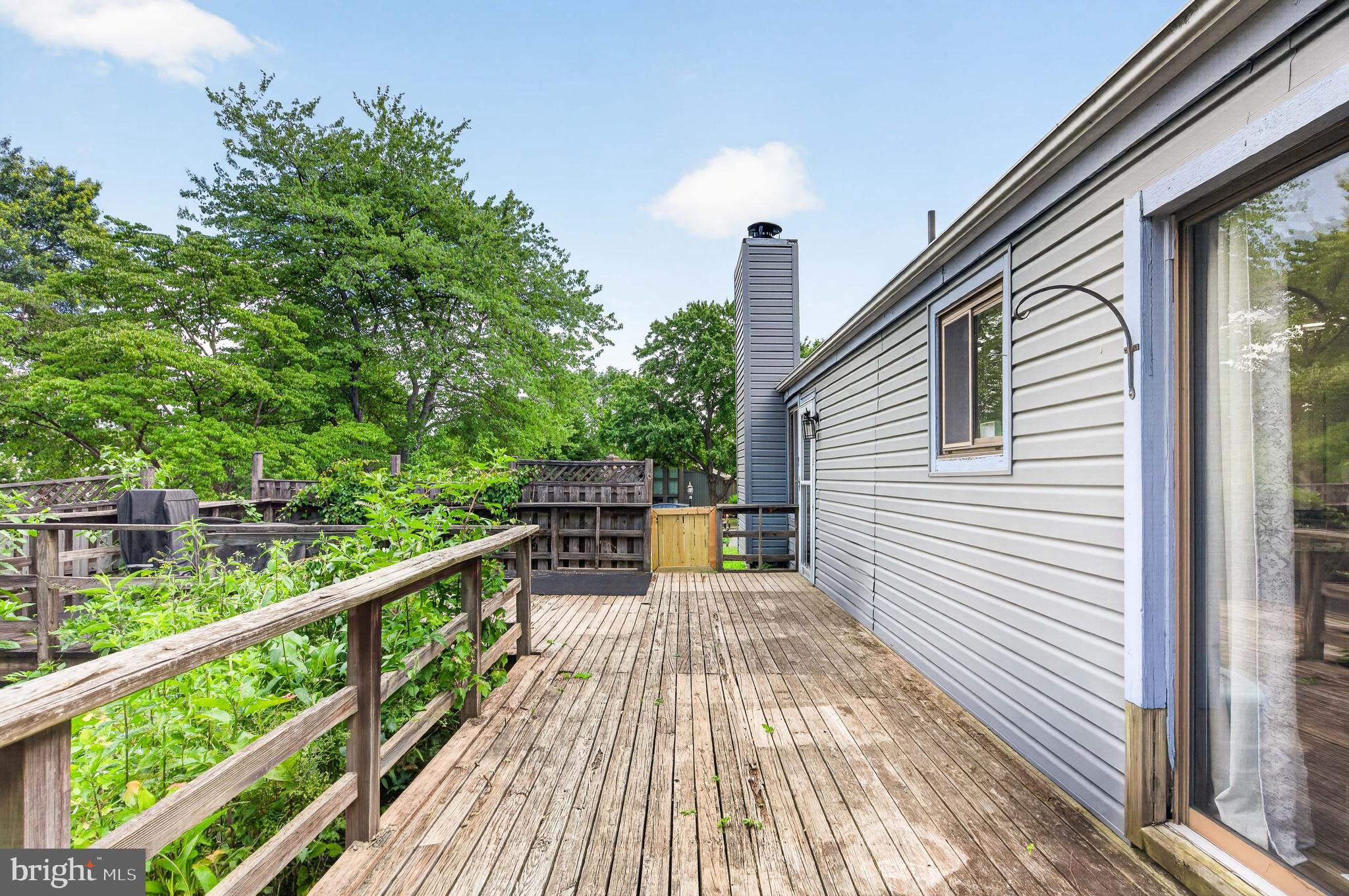 160 Magnolia Road Sterling, VA 20164 - Photo 22 of 25 Deck
