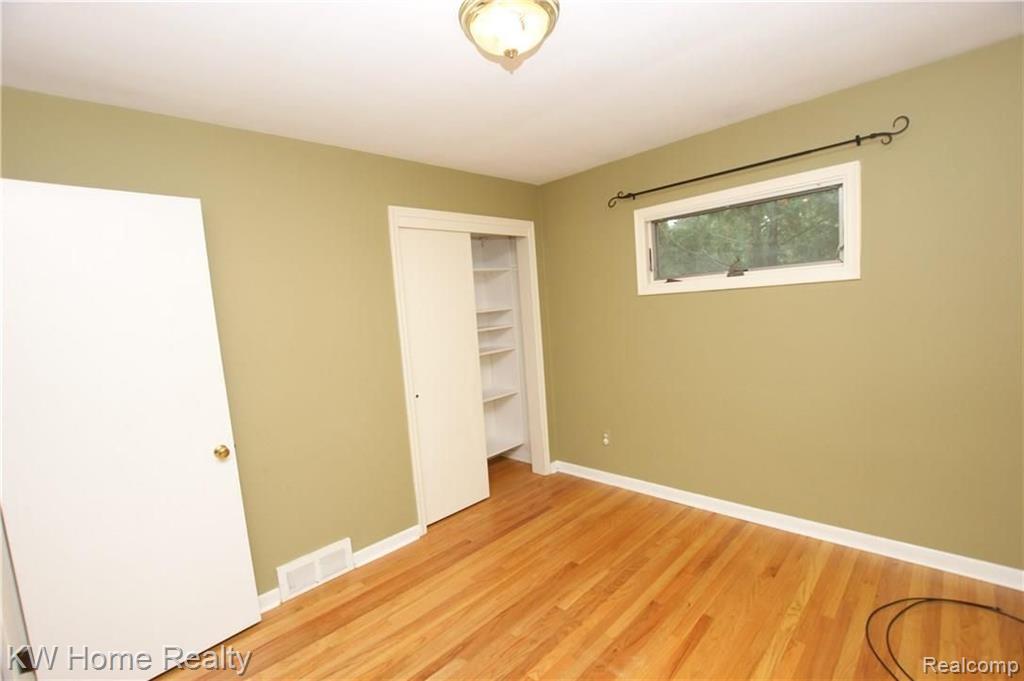 28035 Hawberry Road Farmington Hills, MI 48331 - Photo 21 of 38