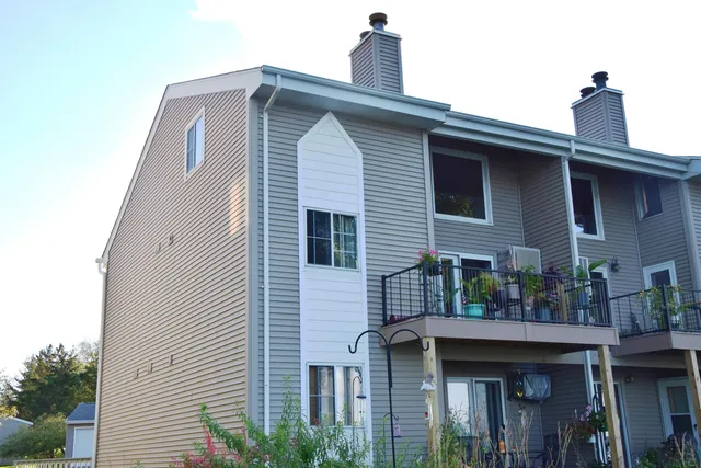 $229,900 | 727 East Lakeview Road, Unit 8, Hustisford, WI 53034