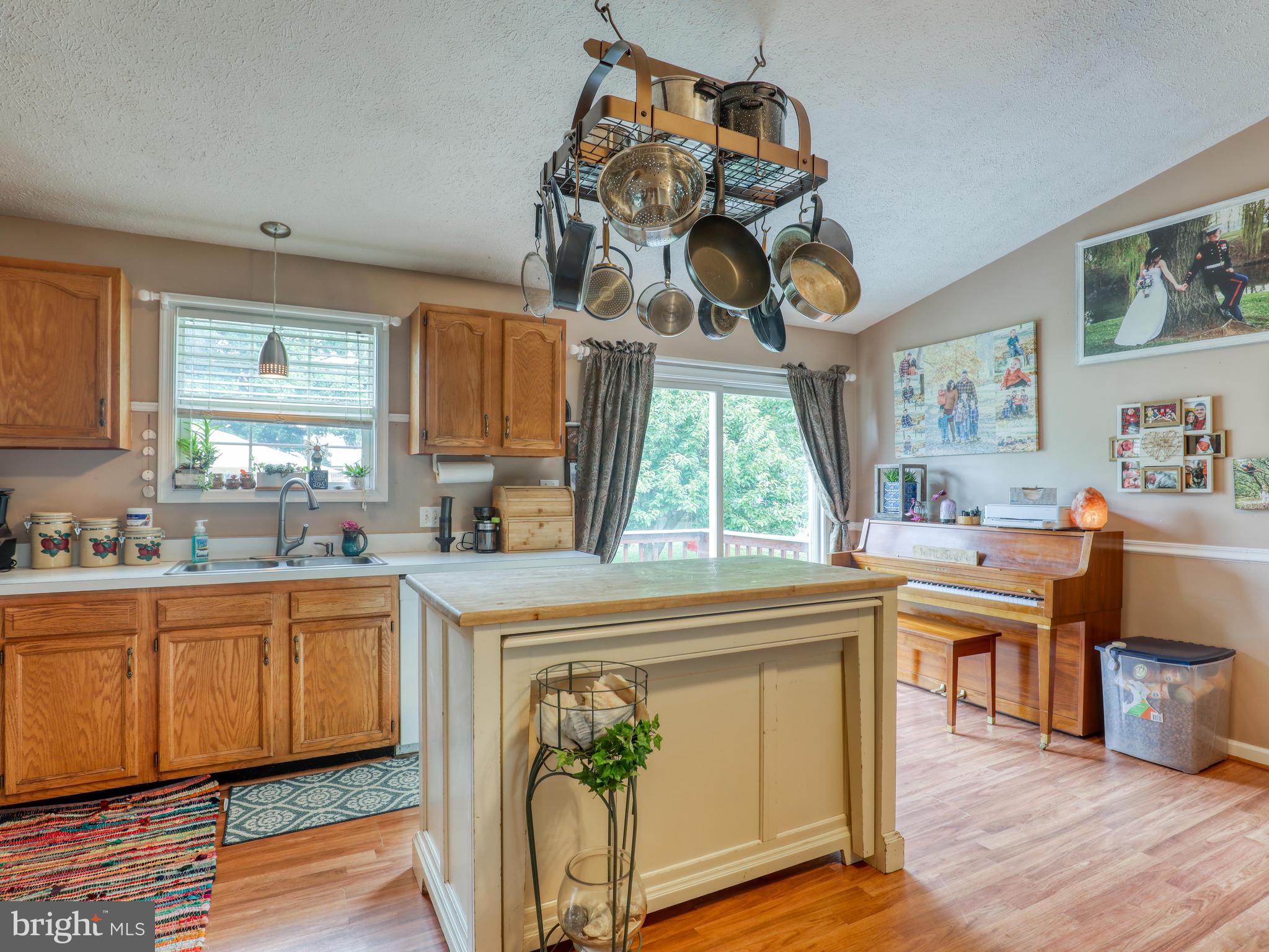 25 Cottontail Court Ranson, WV 25438 - Photo 9 of 34 Kitchen with center Island