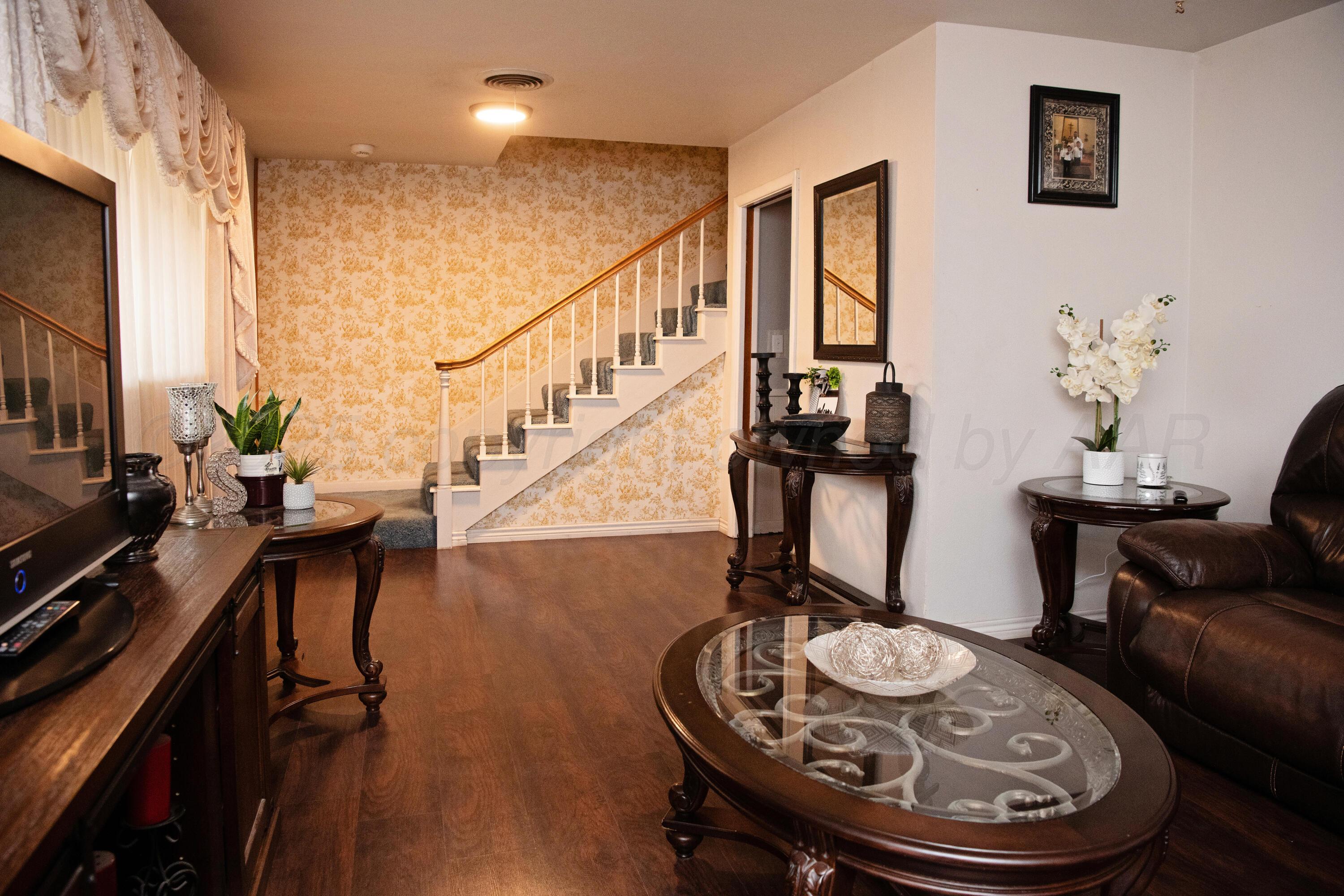 418 Star Street Hereford, TX 79045 - Photo 2 of 17 a dining room with furniture and wooden floor