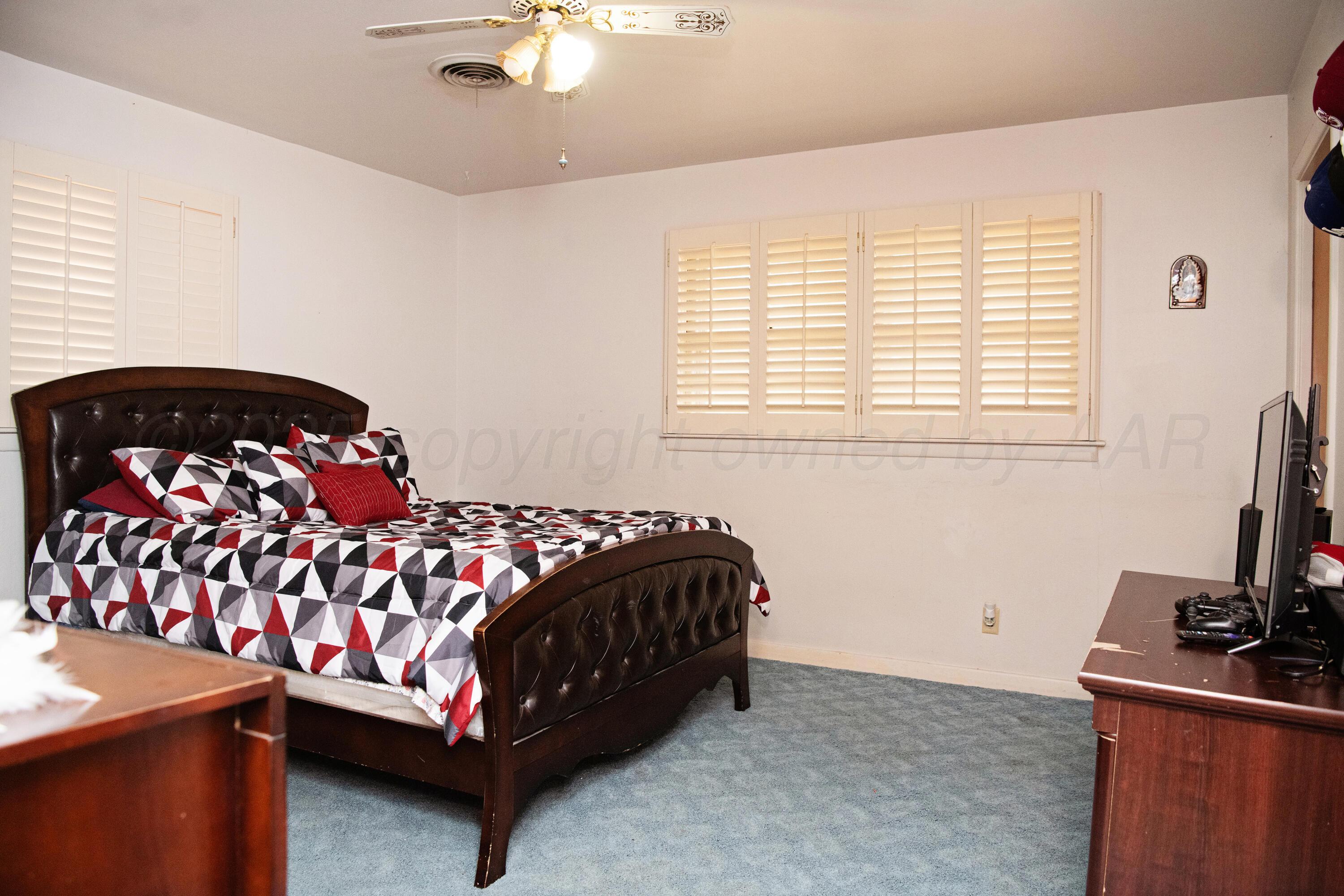 418 Star Street Hereford, TX 79045 - Photo 10 of 17 a bedroom with a bed and a tv