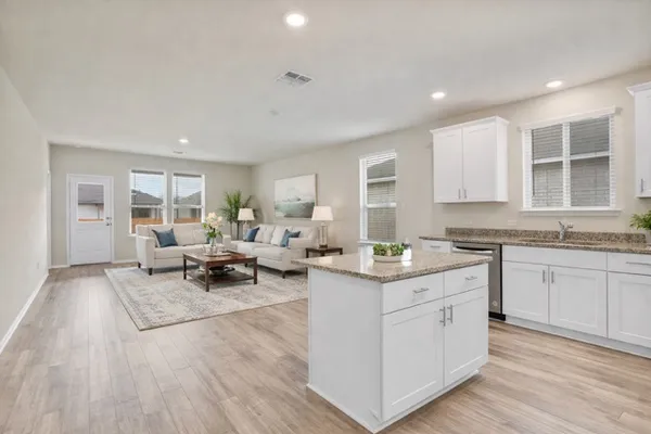 $2,000 | 141 Onna Street, Taylor, TX 76574