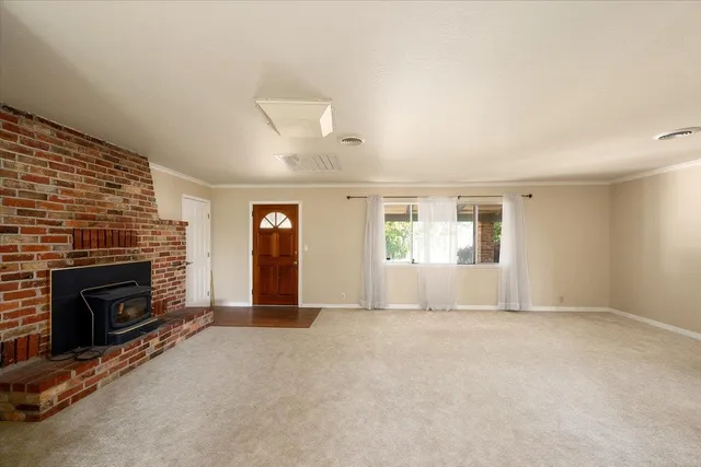 a view of a livingroom with wooden floor and closet