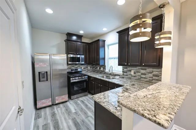 $2,020 | 2107 54th Street, Galveston, TX 77551