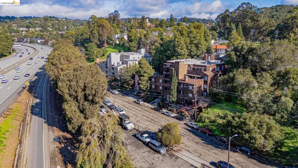 $1,250,000 | 9716 Mountain Boulevard, Oakland, CA 94605