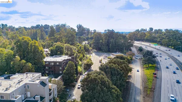 $1,250,000 | 9716 Mountain Boulevard, Oakland, CA 94605