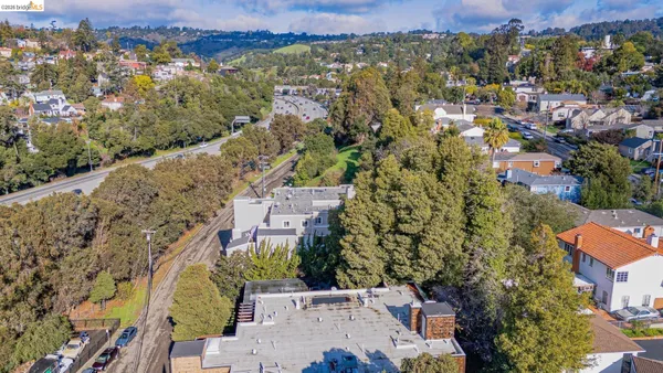 $1,250,000 | 9716 Mountain Boulevard, Oakland, CA 94605