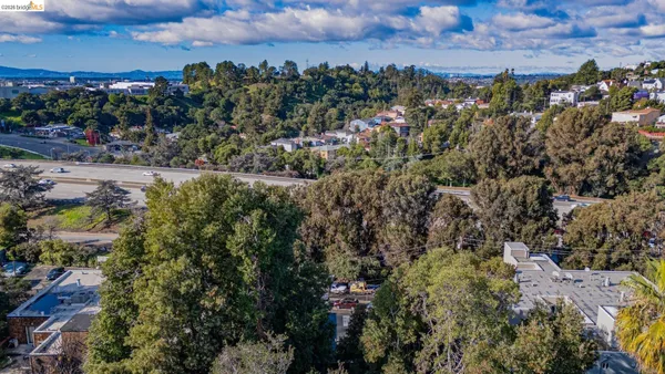 $1,250,000 | 9716 Mountain Boulevard, Oakland, CA 94605