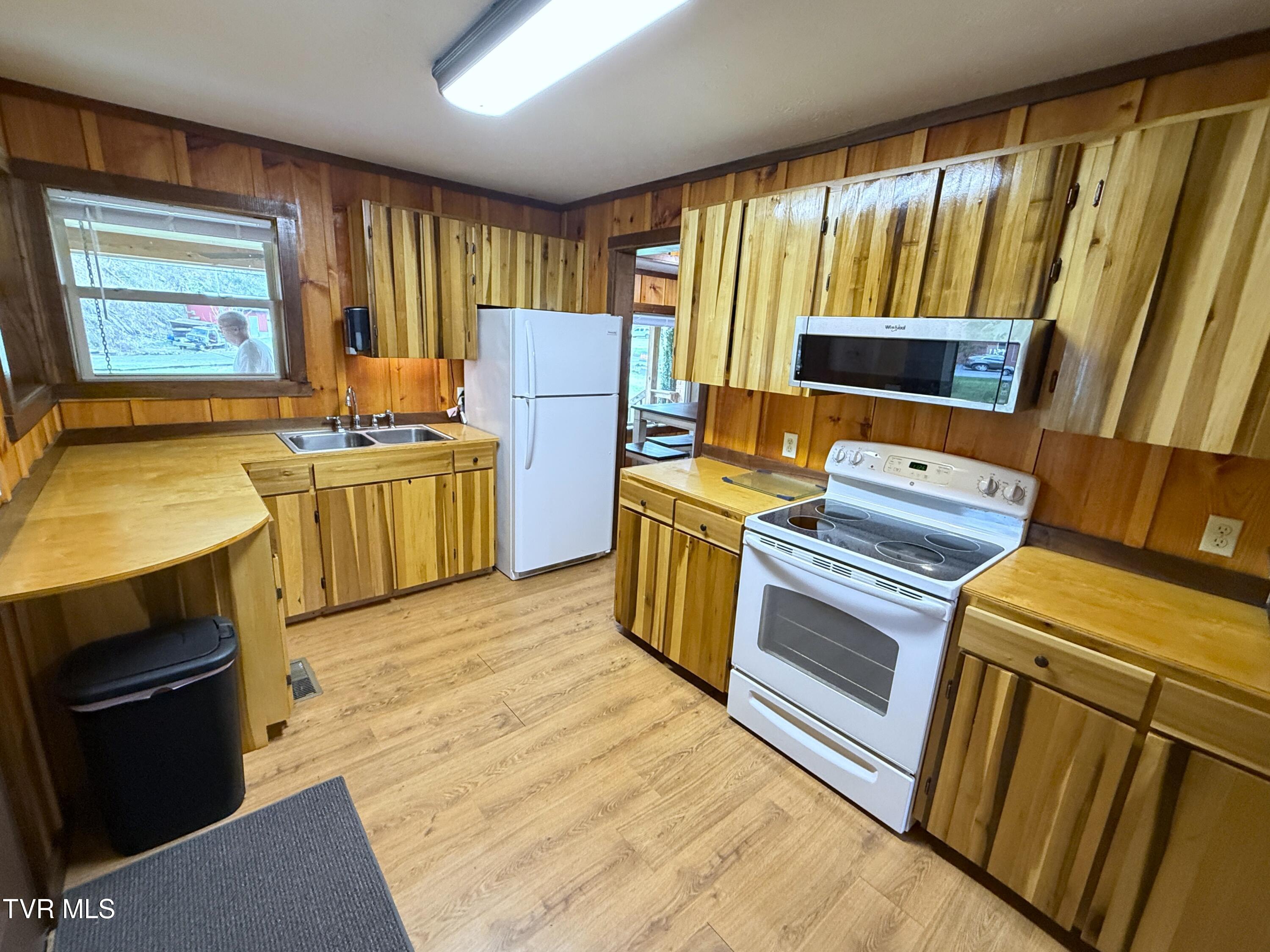 1059 Blue Mill Road Del Rio, TN 37727 - Photo 8 of 27 7