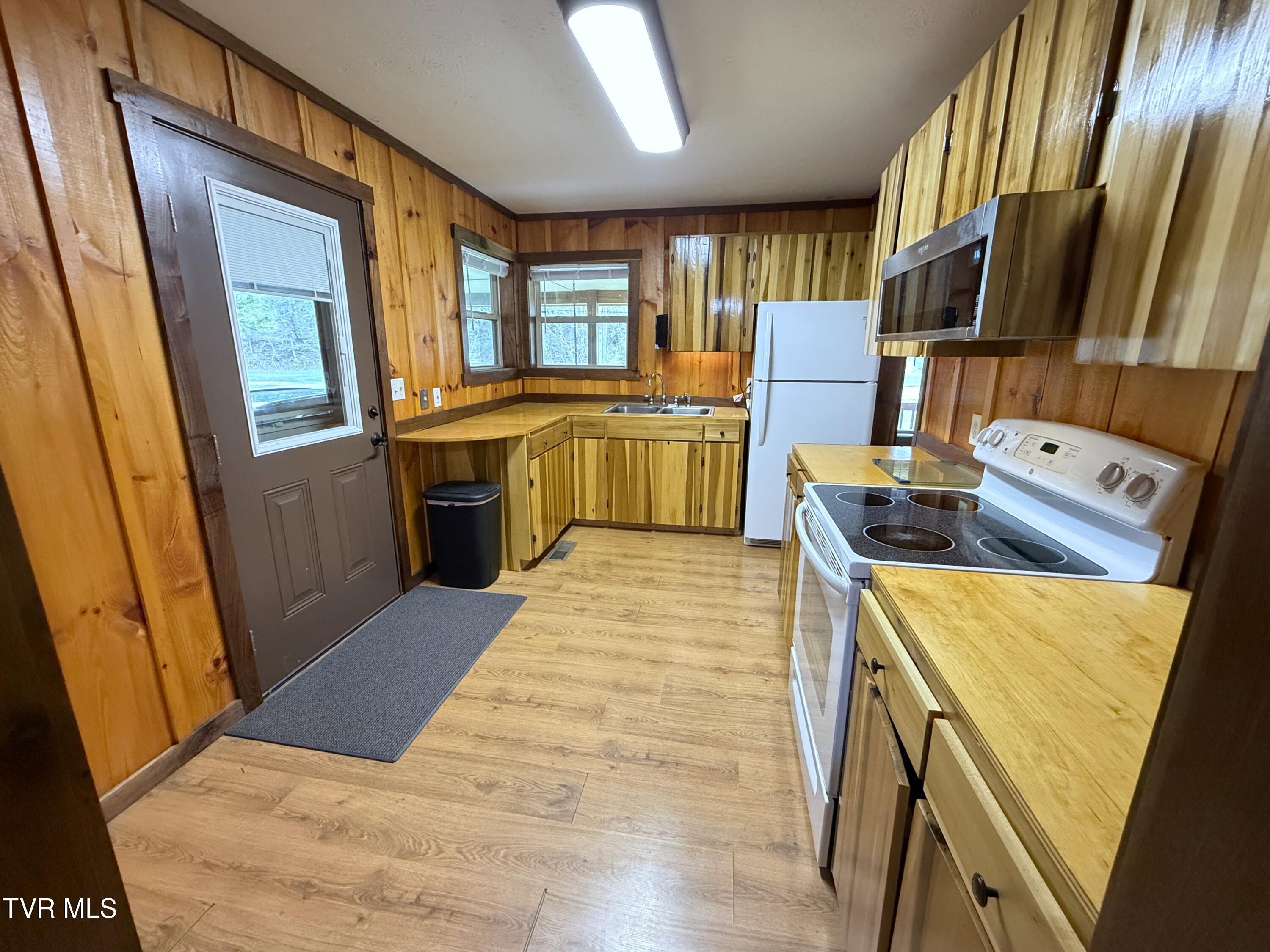 1059 Blue Mill Road Del Rio, TN 37727 - Photo 10 of 27 9