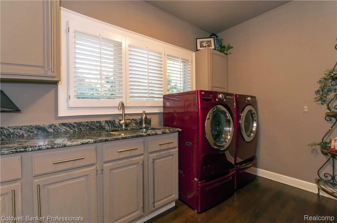 32430 Evergreen Road Franklin, MI 48025 - Photo 23 of 59 1st Floor Laundry
