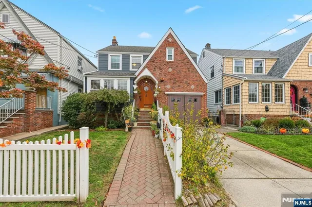 $699,000 | 118 Avenue B, Bayonne, NJ 07002