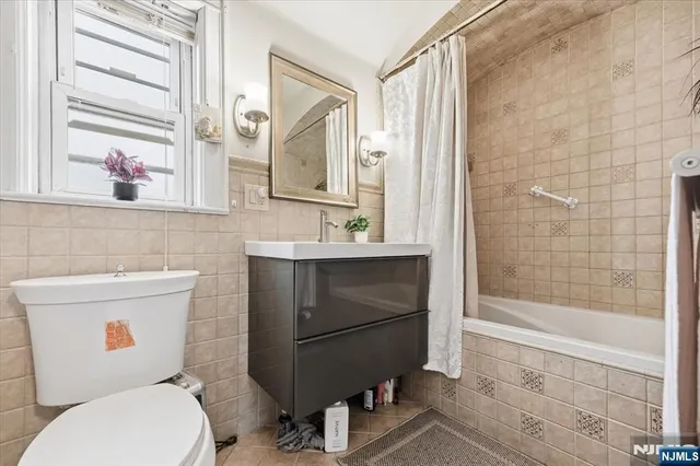 $699,000 | 118 Avenue B, Bayonne, NJ 07002