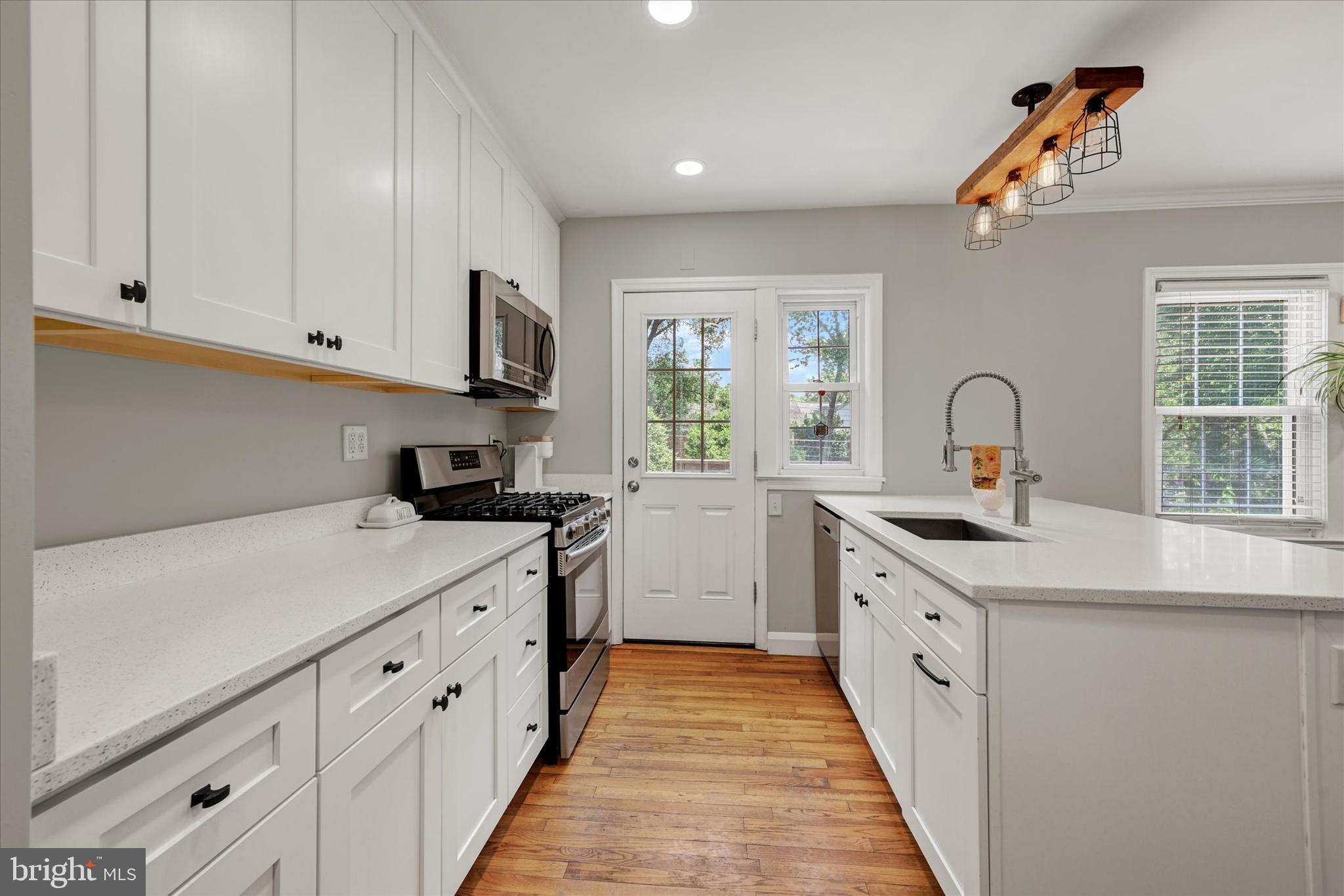 1852 Loch Shiel Road Towson, MD 21286 - Photo 6 of 18 Kitchen