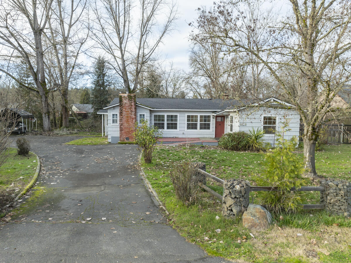 2628 New Hope Road Grants Pass, OR 97527 - Photo 3 of 57 1c