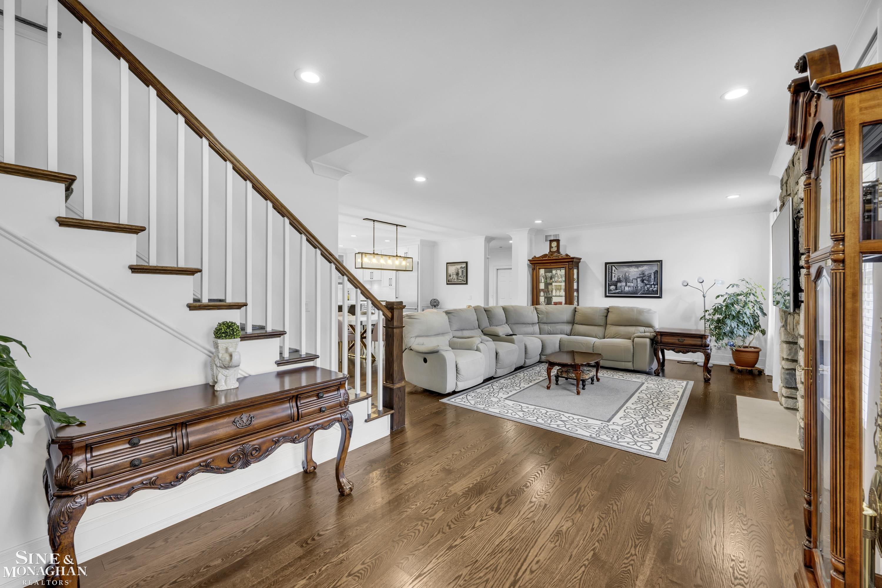 1071 North Renaud Road Grosse Pointe Woods, MI 48236 - Photo 4 of 59