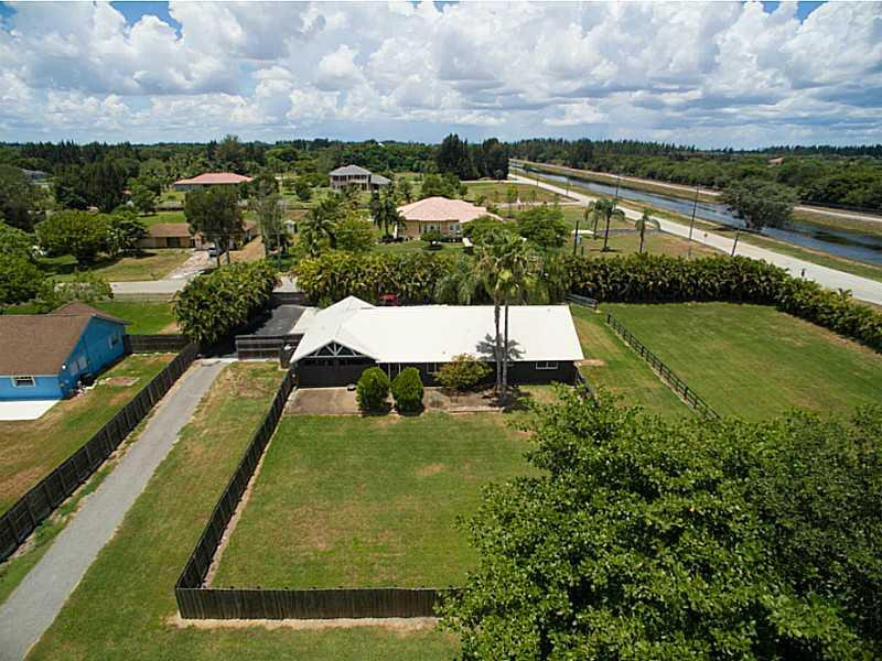4700 Southwest 196th Lane Southwest Ranches, FL 33332 - Photo 11 of 32 Exterior Front