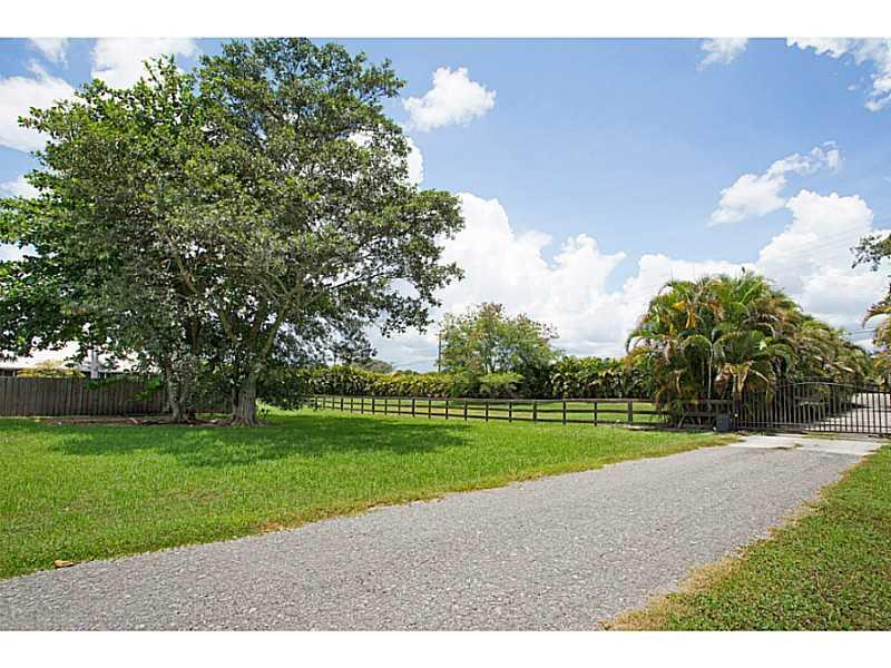 4700 Southwest 196th Lane Southwest Ranches, FL 33332 - Photo 31 of 32 Exterior Front