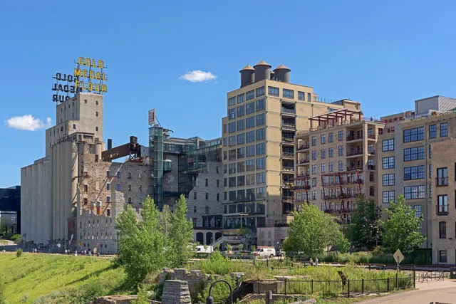 $3,395 | 1240 South 2nd Street, Unit 1003, Minneapolis, MN 55415