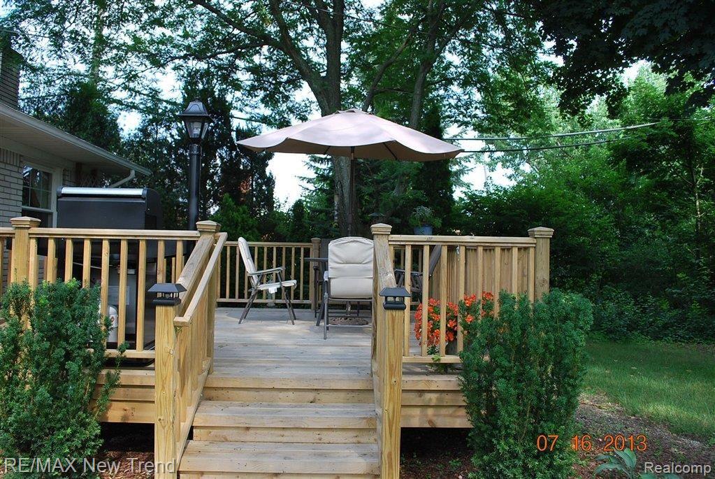 32361 Red Clover Road Farmington, MI 48334 - Photo 10 of 14 Rear Deck.JPG