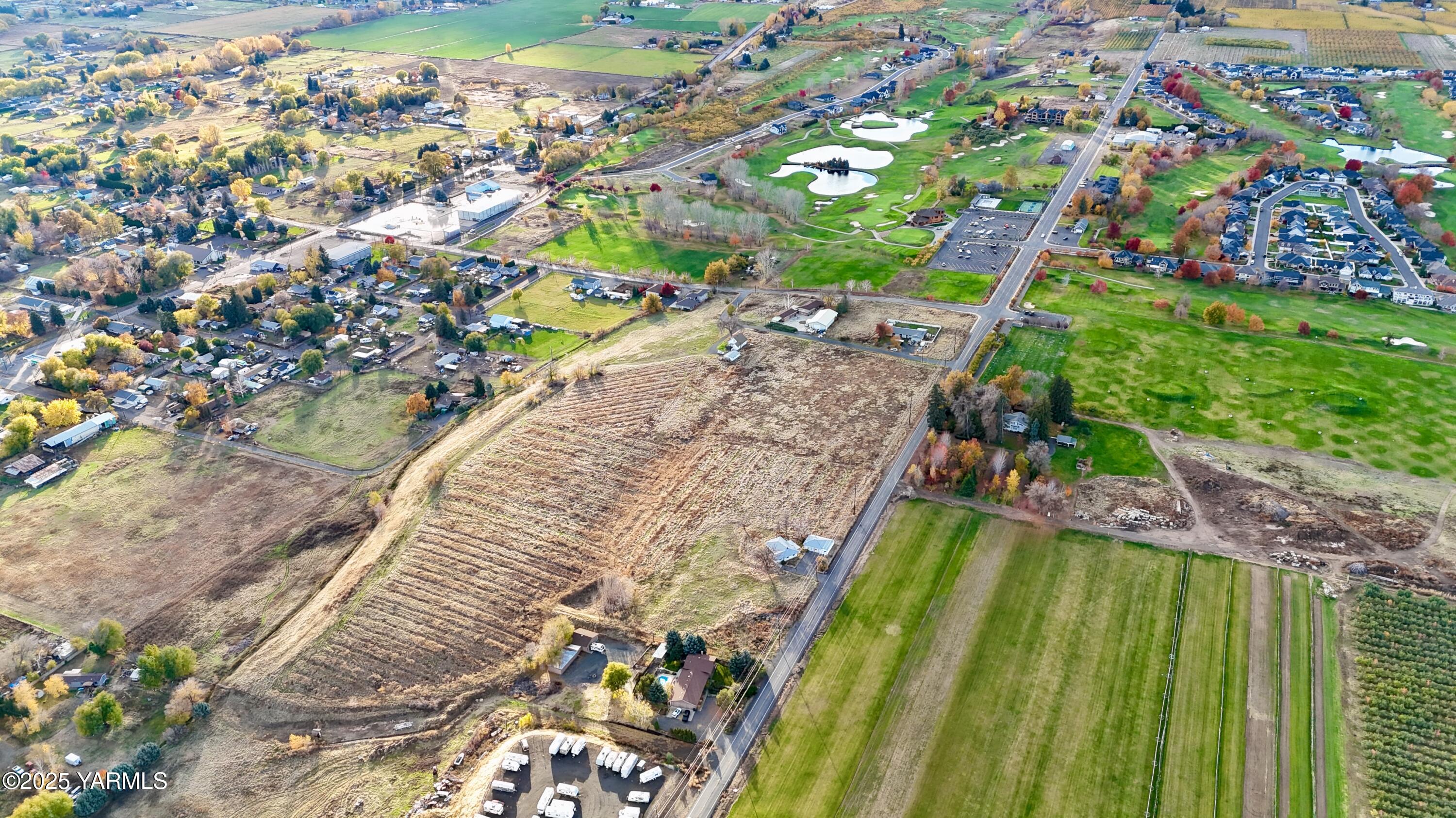 8400 Occidental Road Yakima, WA 98903 - Photo 5 of 9 a view of a yard with plants