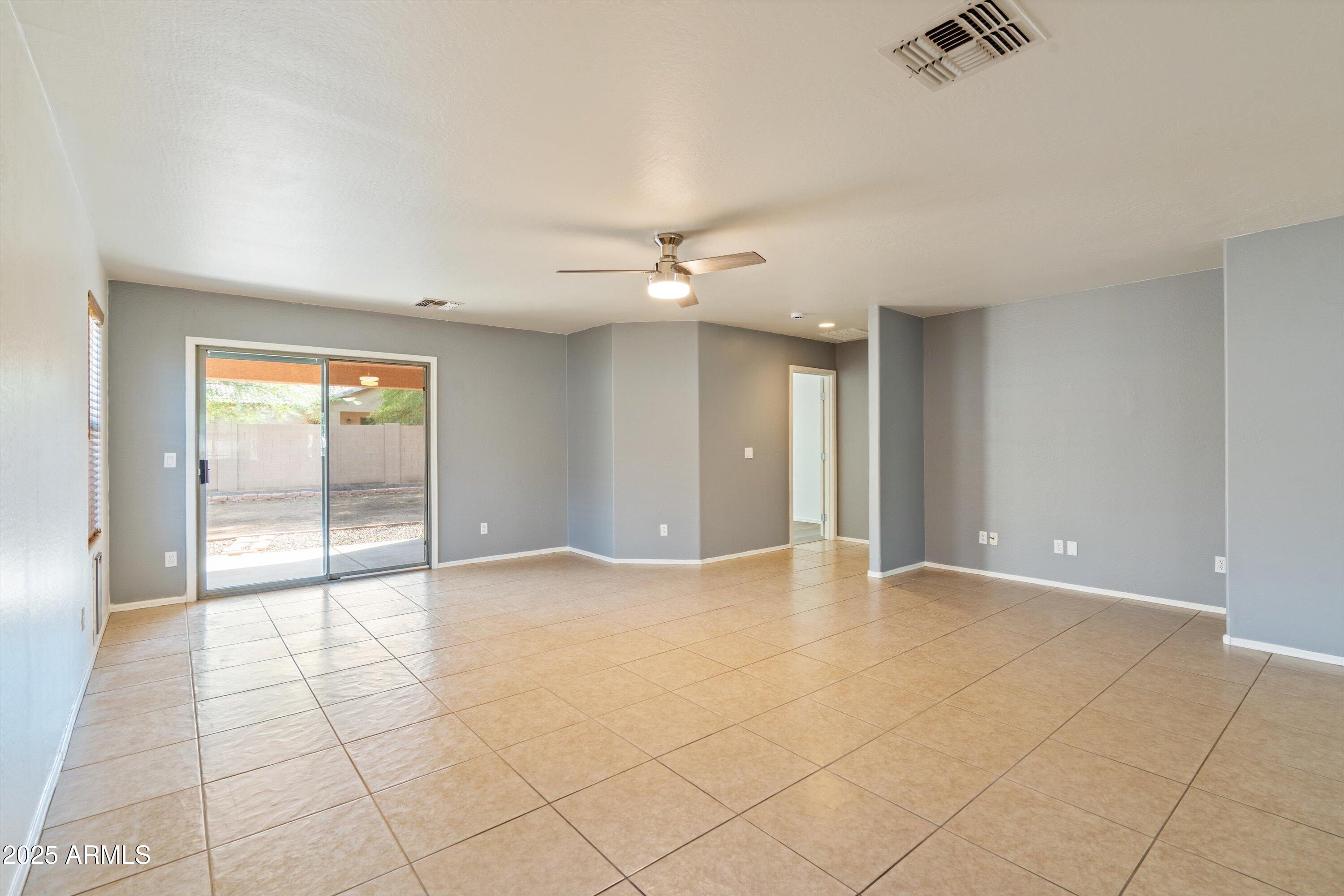 4335 West Apollo Road Laveen, AZ 85339 - Photo 10 of 34 11-Living Room