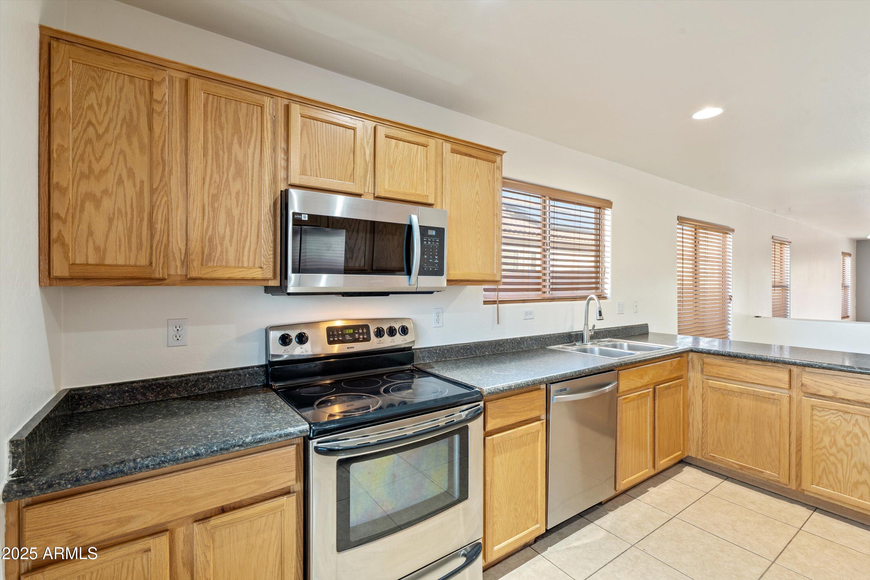 4335 West Apollo Road Laveen, AZ 85339 - Photo 13 of 34 14-Kitchen