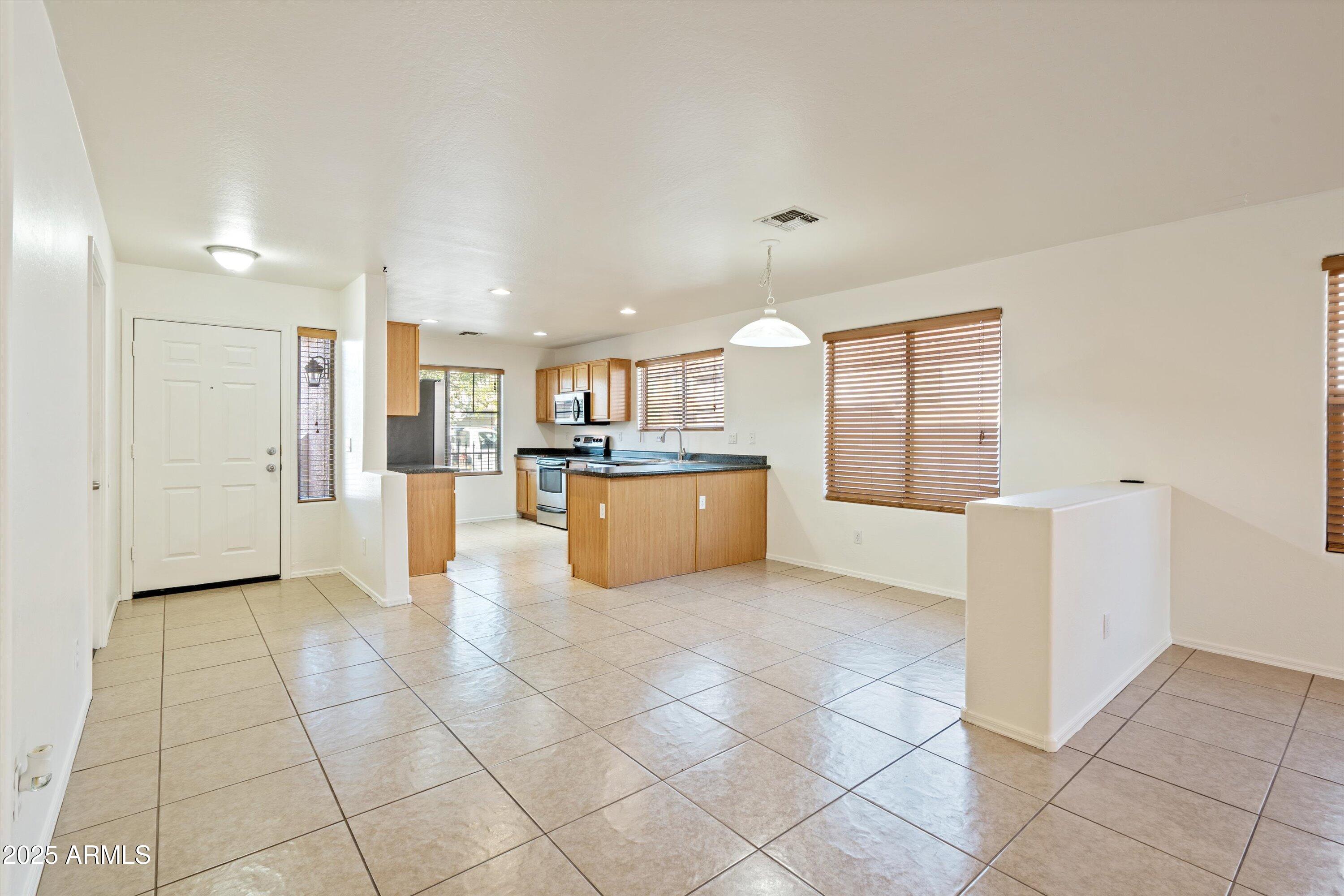 4335 West Apollo Road Laveen, AZ 85339 - Photo 8 of 34 09-Foyer